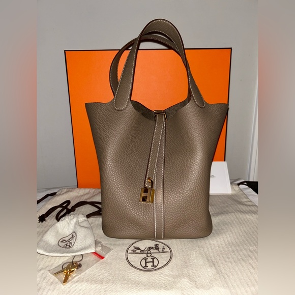 🌟SOLD🌟NEW! NIB HERMES Picotin Lock 22 Etoupe Clemence Gold Hardware *2023* - Picture 3 of 12